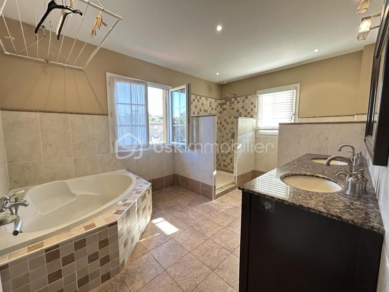 Villa - 235 m² - 8 pièces