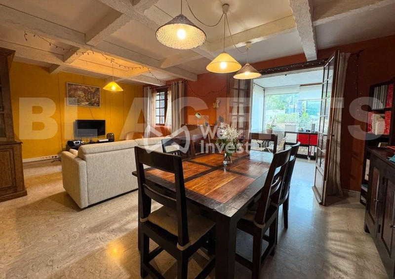 Maison - 235 m² - 8 pièces