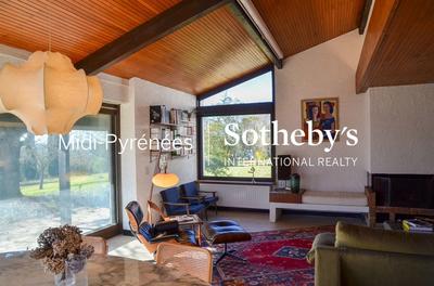 Maison - 232 m² - 9 pièces