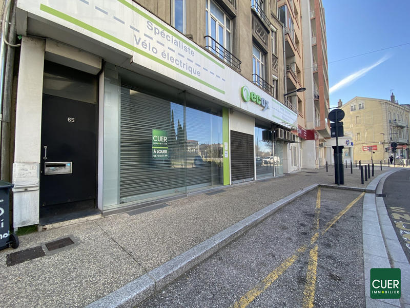 Local commercial - 118 m² - 2 pièces