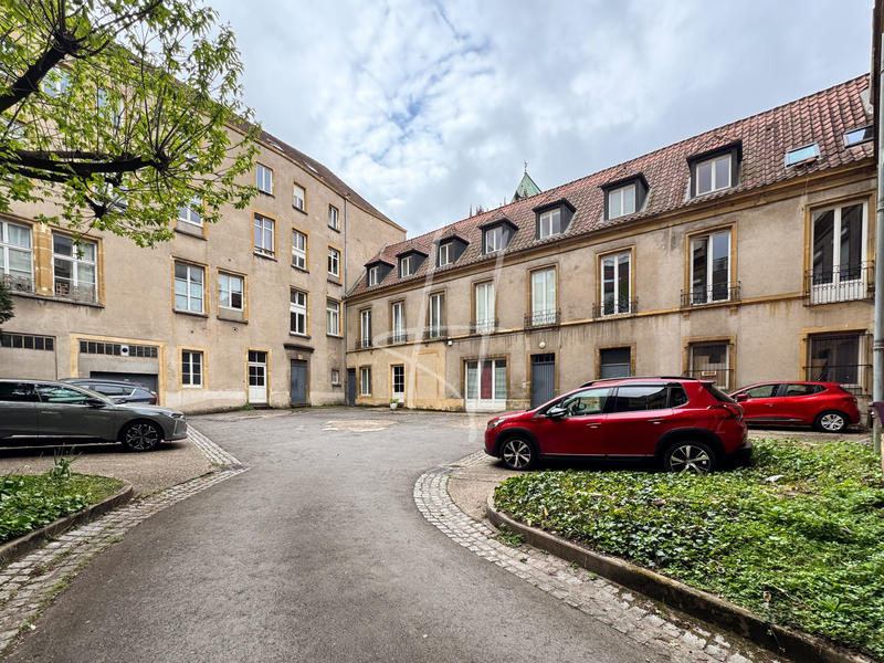 Local d'activités - 167 m² - 5 pièces