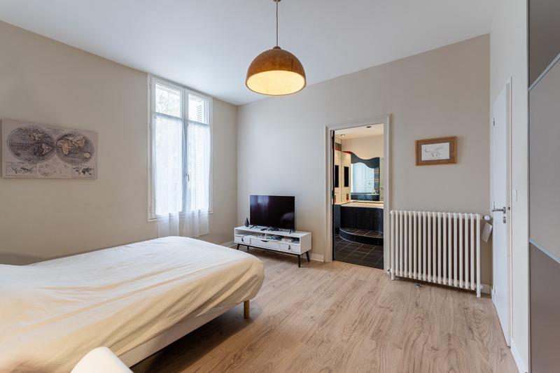 Maison - 328 m² - 15 pièces