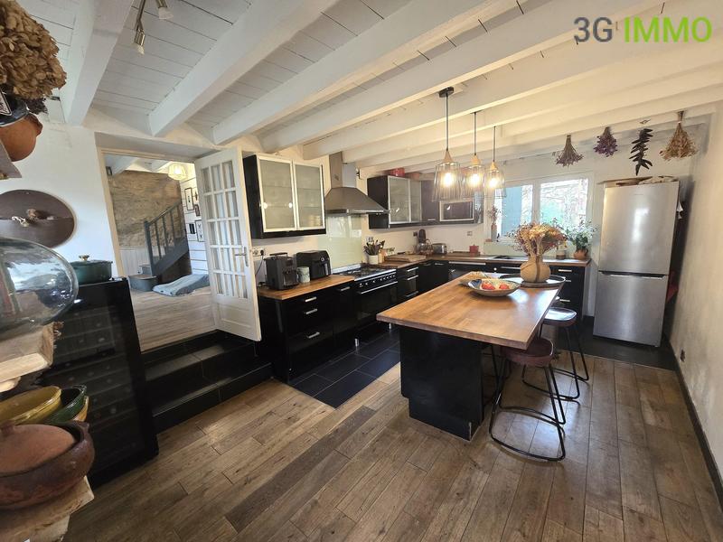 Corps de ferme - 210 m² - 8 pièces