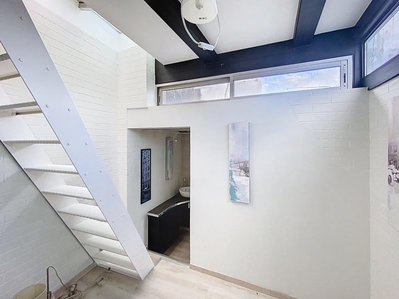 Loft - 97 m² - 6 pièces