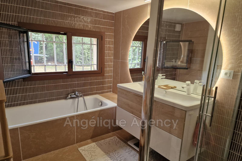 Maison - 200 m² - 7 pièces