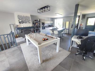 Maison traditionnelle - 135 m² - 8 pièces