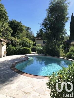 Maison - 212 m² - 7 pièces