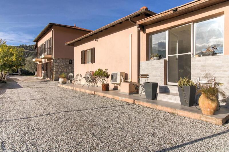 Propriété - 200 m² - 8 pièces