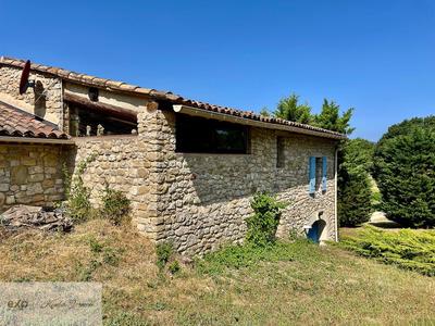 Maison - 259 m² - 7 pièces