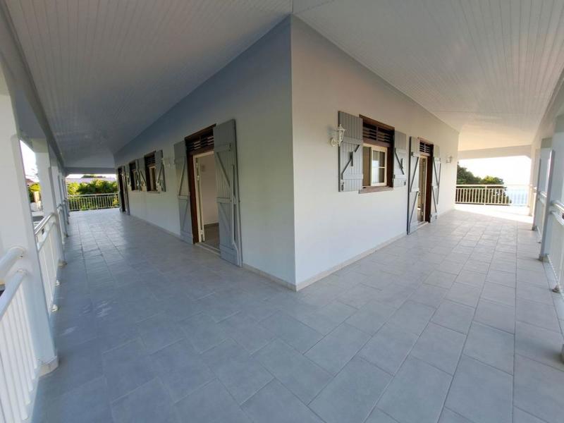 Maison - 225 m² - 7 pièces