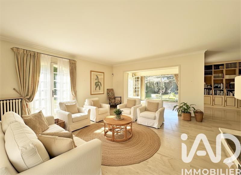 Maison - 325 m² - 8 pièces