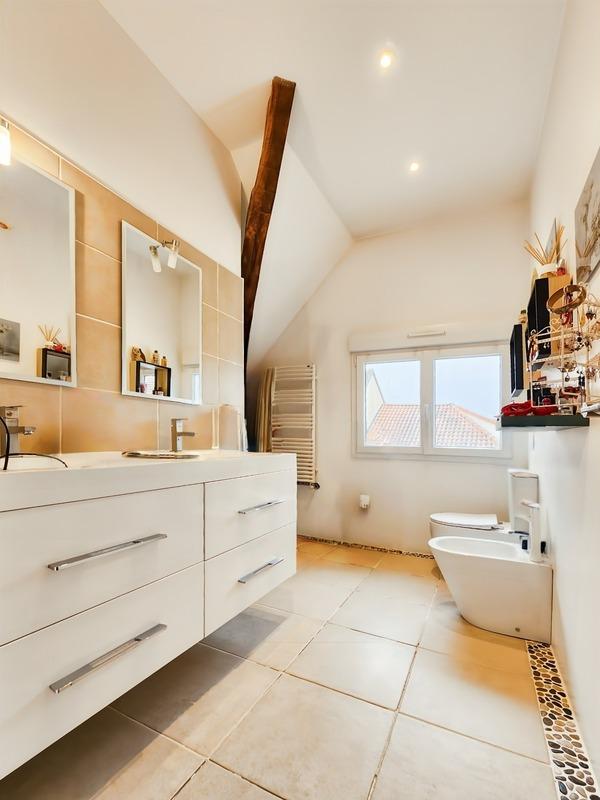 Maison en pierre - 241 m² - 9 pièces