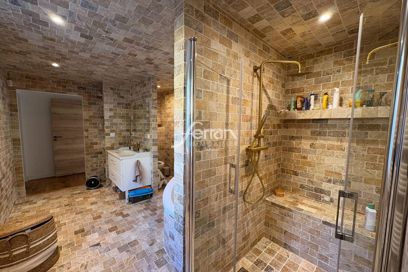 Maison - 170 m² - 8 pièces