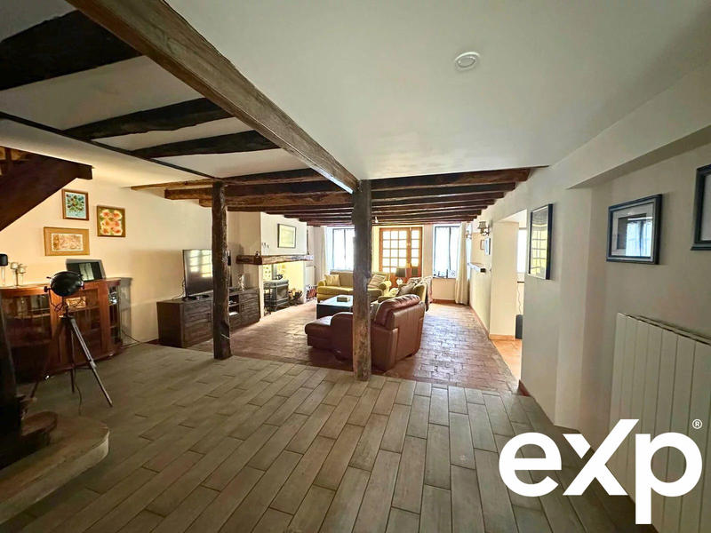 Maison - 239 m² - 8 pièces