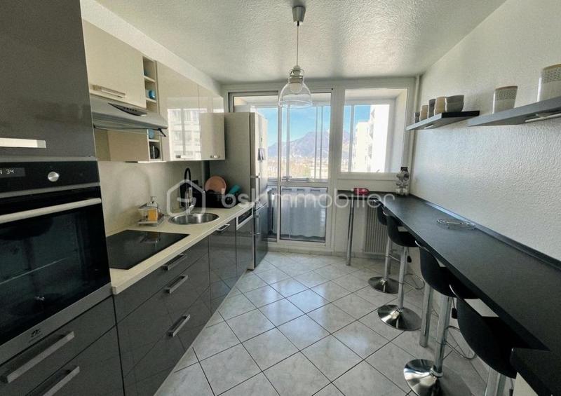 Appartement - 80 m² - 4 pièces