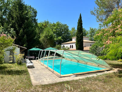 Maison - 240 m² - 7 pièces