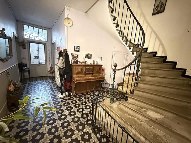 Maison - 345 m² - 12 pièces