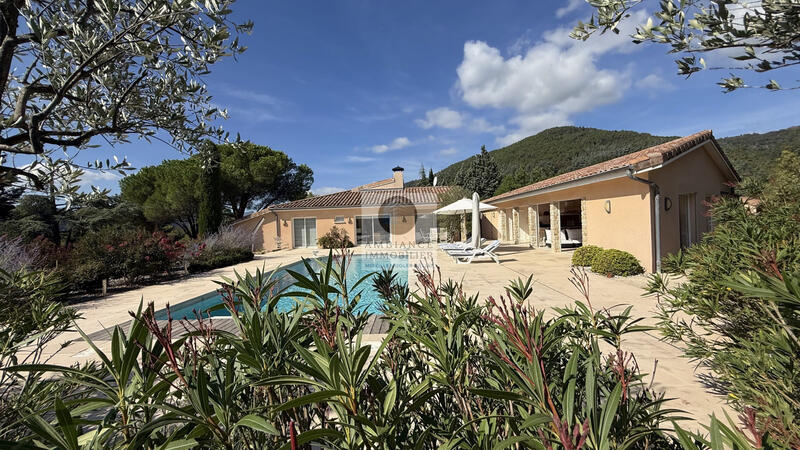 Maison - 172 m² - 6 pièces