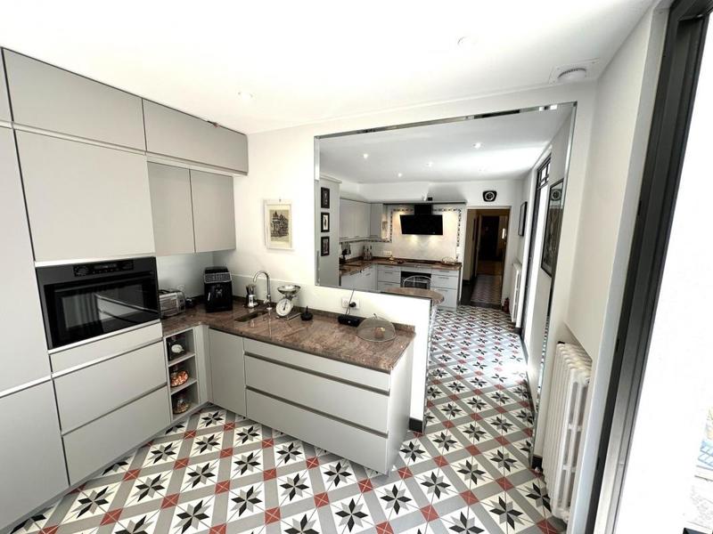 Maison - 424 m² - 13 pièces