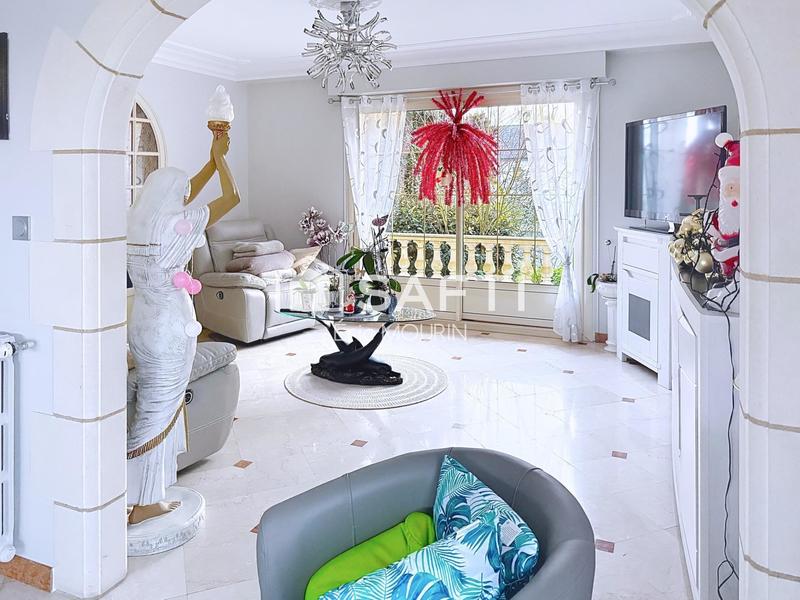 Maison - 265 m² - 10 pièces