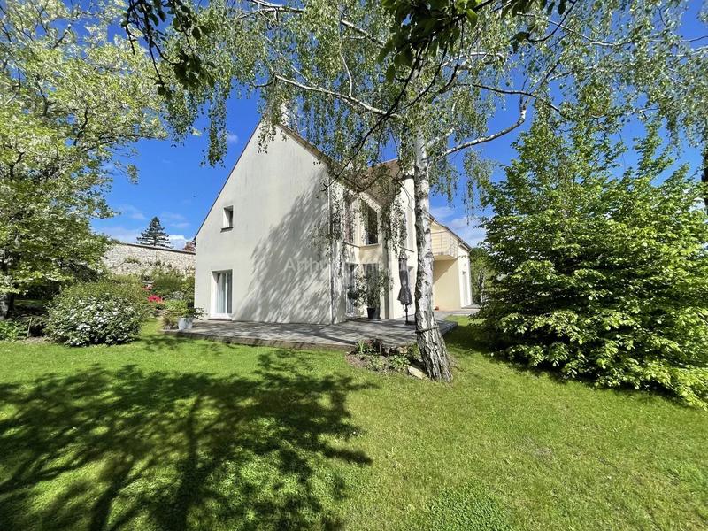 Maison - 210 m² - 8 pièces