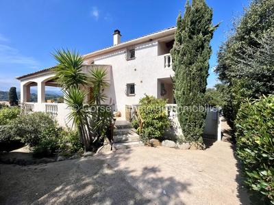 Villa - 246 m² - 11 pièces