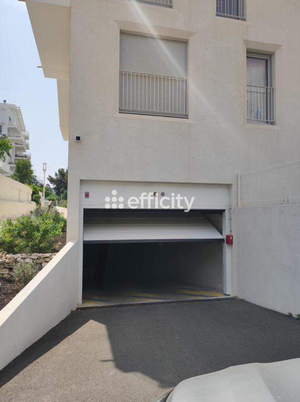 Parking / Garage - 11 m²