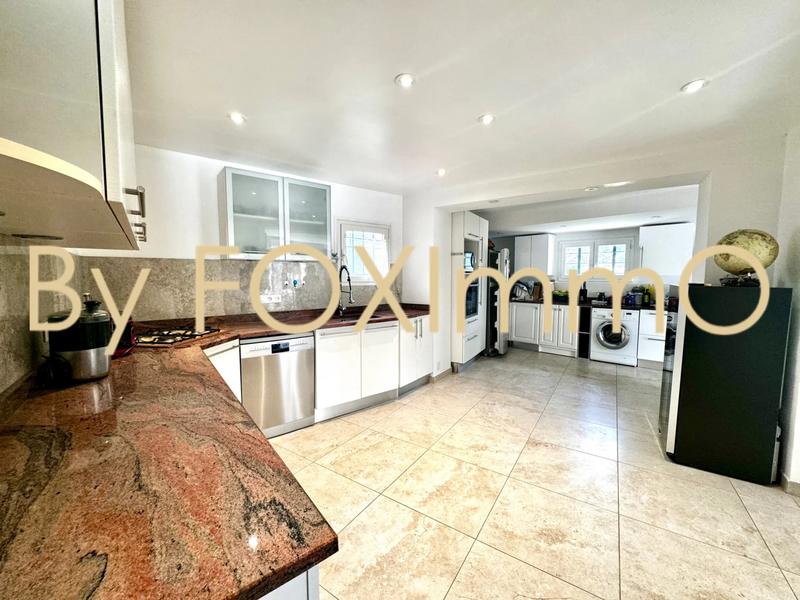 Maison - 230 m² - 6 pièces