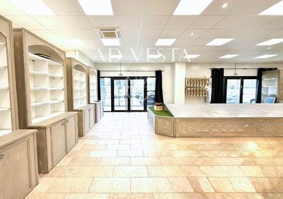 Local commercial - 203 m² - 2 pièces