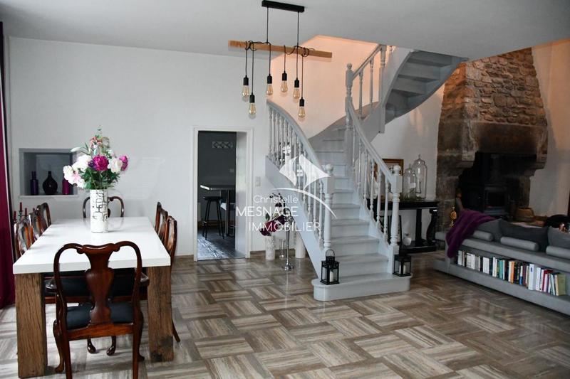 Demeure - 270 m² - 10 pièces