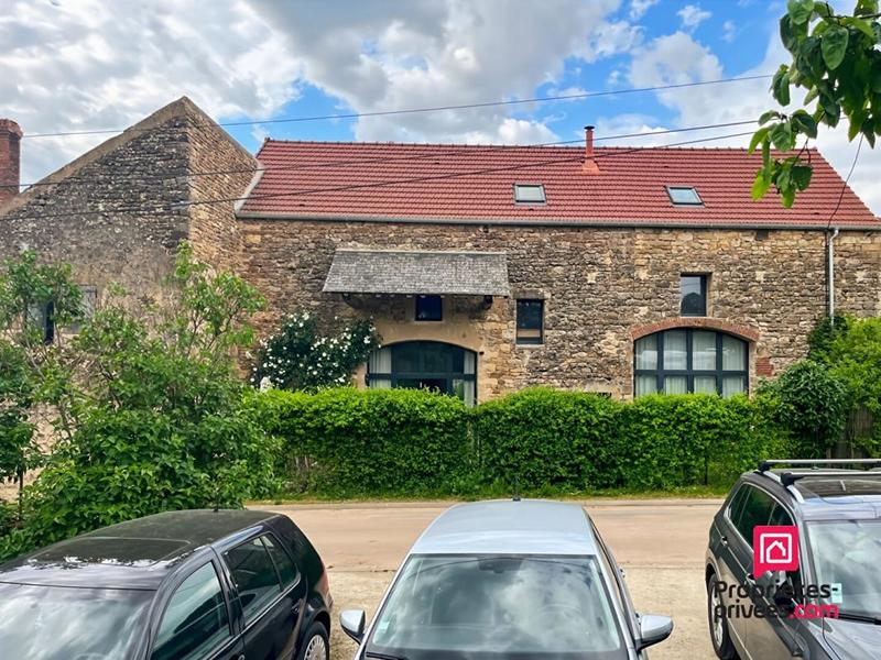 Maison - 240 m² - 9 pièces