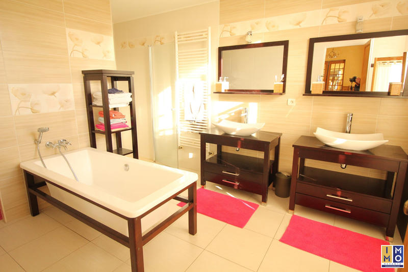 Maison ancienne - 260 m² - 7 pièces