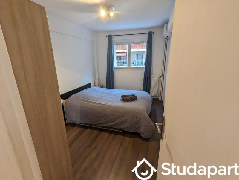 Chambre - 9 m² - 1 pièce