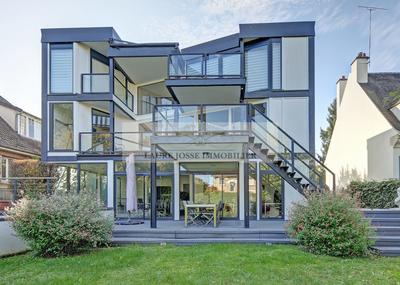 Maison contemporaine - 366 m² - 12 pièces