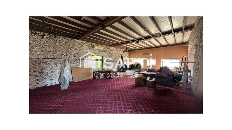 Maison - 1 200 m² - 35 pièces