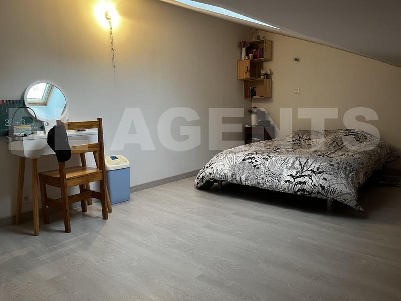 Maison - 174 m² - 9 pièces