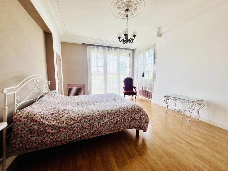 Maison - 210 m² - 8 pièces