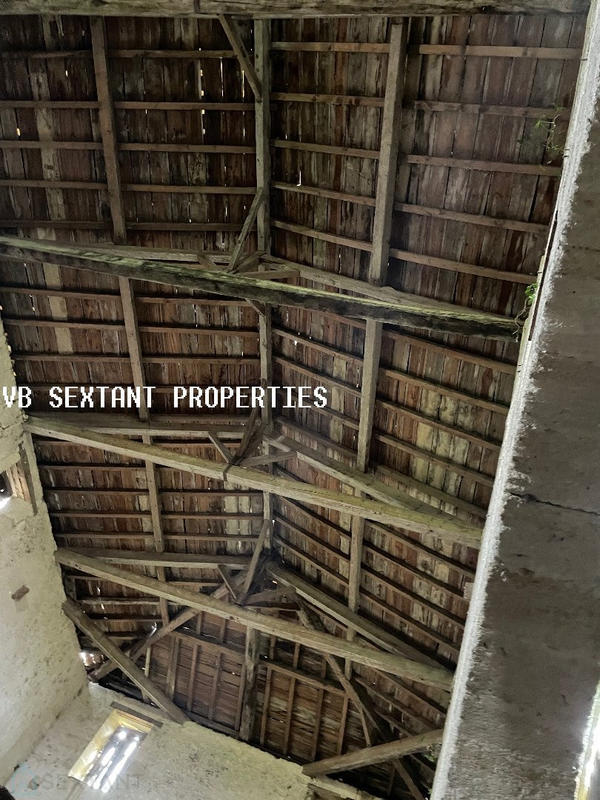 Maison - 250 m² - 1 pièce