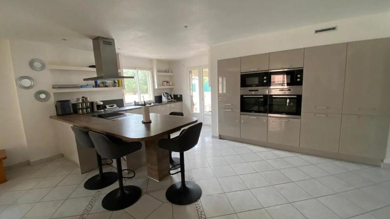 Maison - 190 m² - 8 pièces