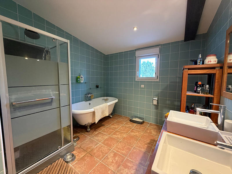 Maison - 300 m² - 9 pièces