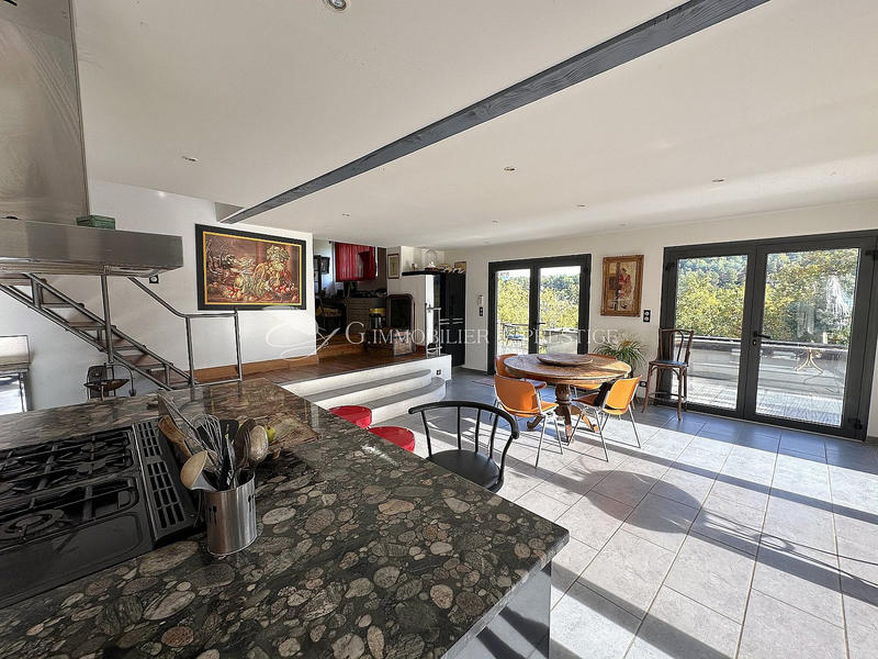 Maison - 228 m² - 5 pièces