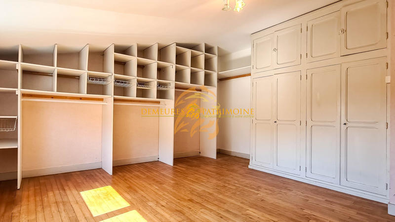 Maison - 213 m² - 8 pièces