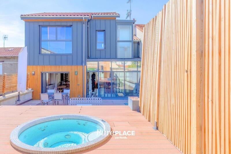 Maison - 250 m² - 7 pièces