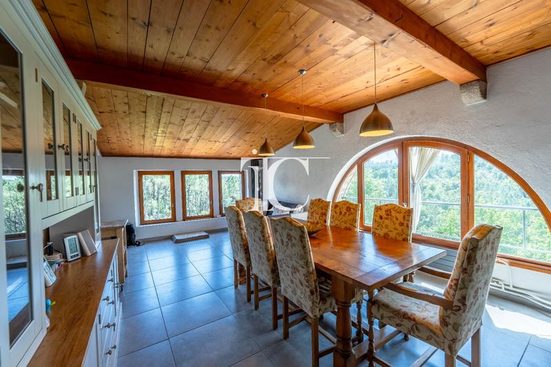 Maison - 300 m² - 12 pièces