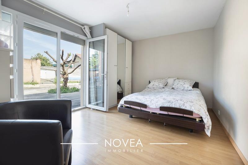 Maison traditionnelle - 259 m² - 8 pièces