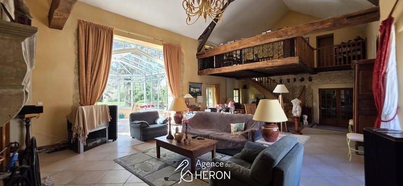 Maison - 373 m² - 10 pièces