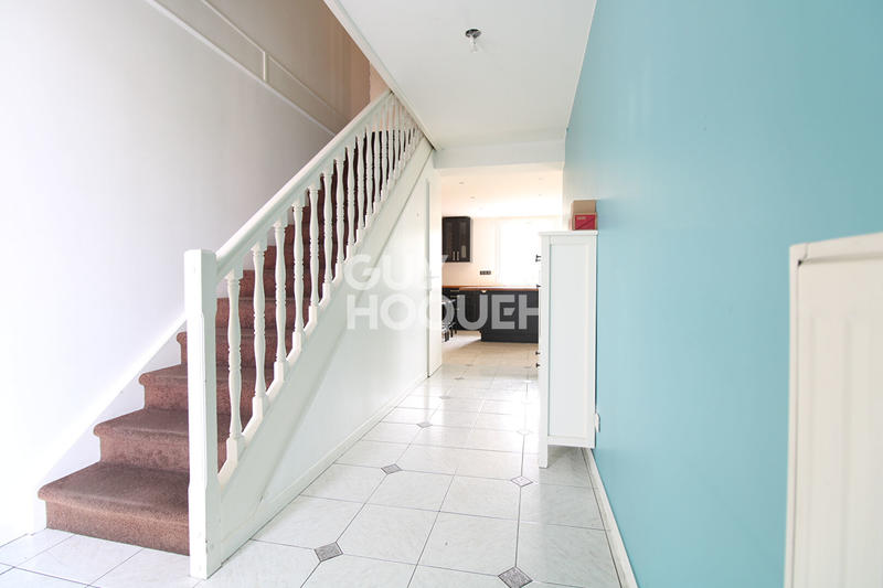 Maison - 202 m² - 7 pièces