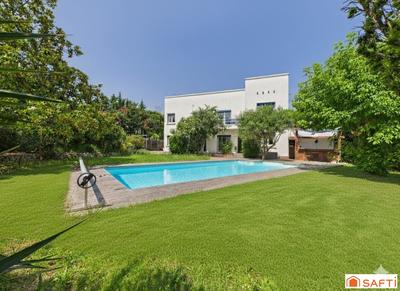 Maison - 220 m² - 8 pièces