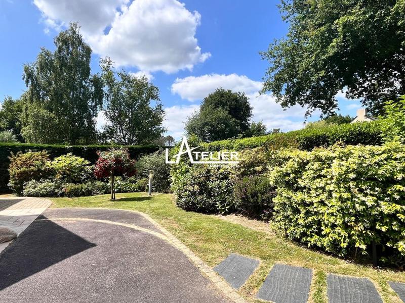 Demeure - 233 m² - 9 pièces