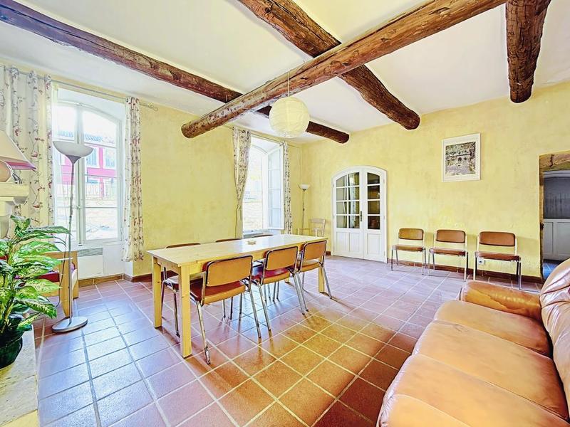 Maison - 204 m² - 7 pièces